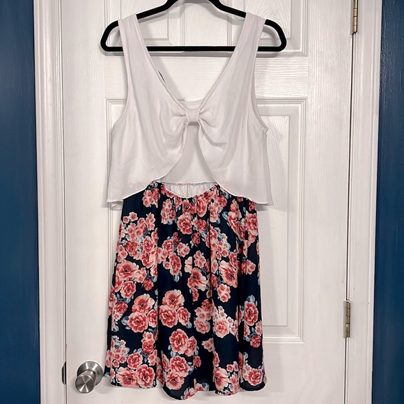 Charlotte Russe White Floral Cutout Dress- Size Large - Picture 5 of 8